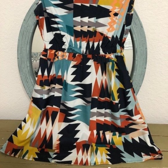 Geometric Pattern Sheath Dress - Picture 2 of 6